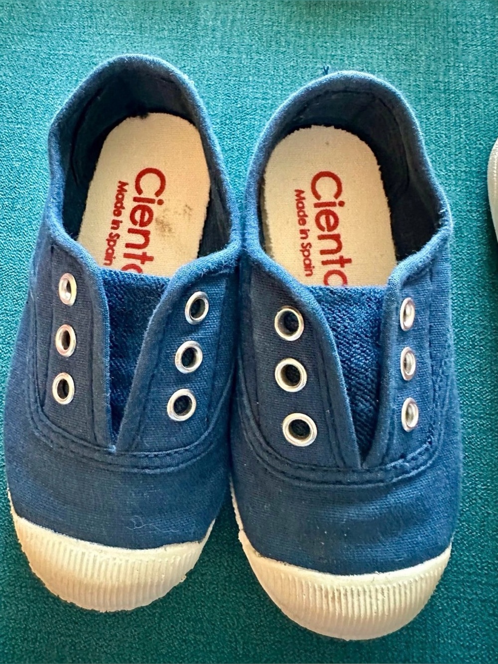 Cienta Kids Slip-On Canvas Sneakers in Navy Blue with White Toe